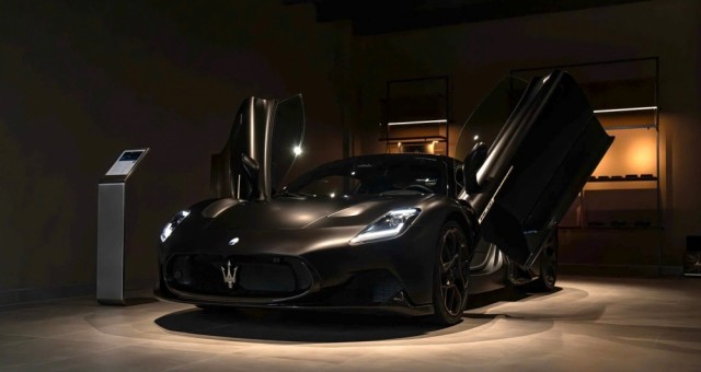Hơn 22 tỷ đồng cho một chiếc Maserati MC20 Notte - siêu xe độc nhất Việt Nam có gì đặc biệt?